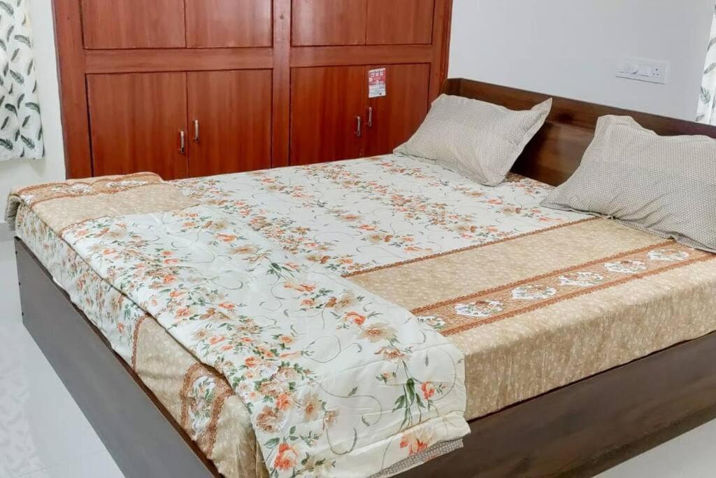 Apartment Servostay 2 Bhk Fully Furnished Hafeezpet #101 *