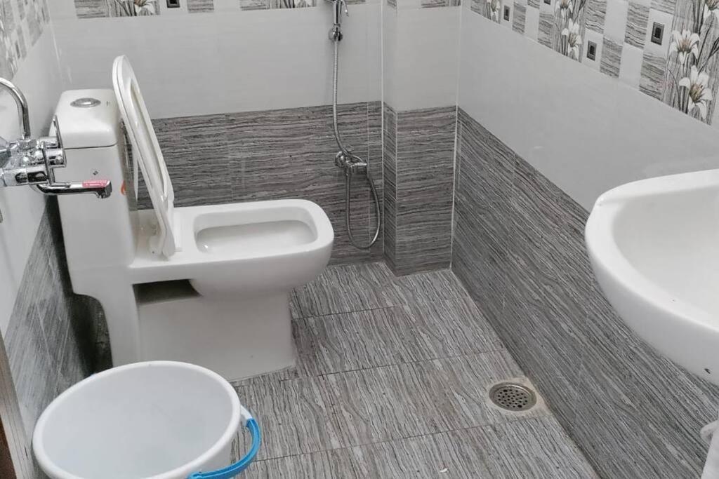 Servostay 2 Bhk Fully Furnished Hafeezpet #101 Apartment *